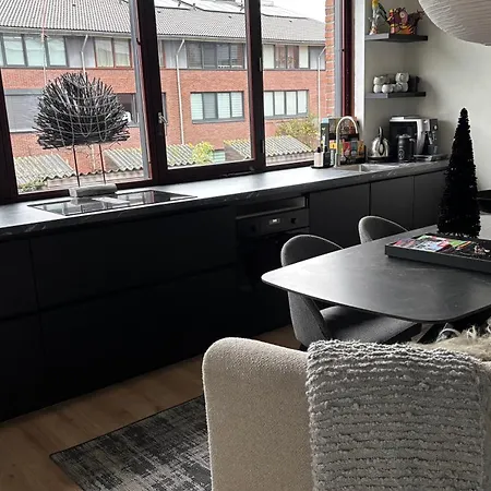 Near Amsterdam And Airport, 90m2, Privacy! Apartamento