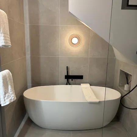 Apartment Near Amsterdam And Airport, 90m2, Privacy! *