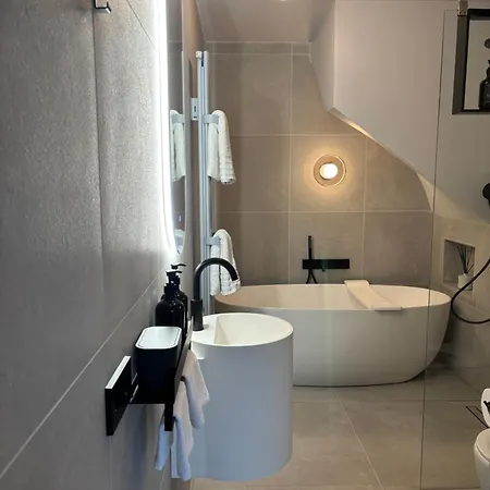 Near Amsterdam And Airport, 90m2, Privacy!