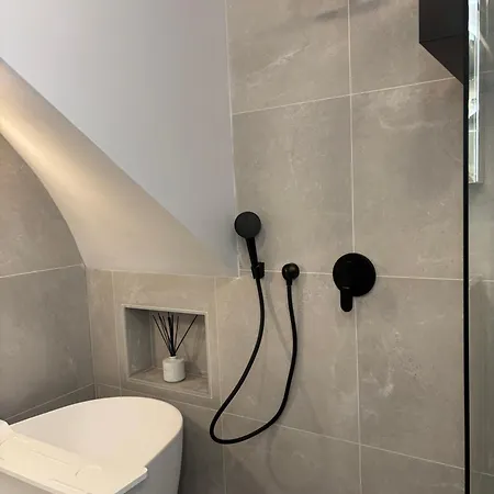 Near Amsterdam And Airport, 90m2, Privacy! * Hoofddorp