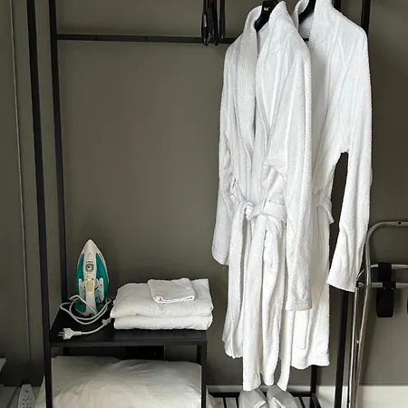 Near Amsterdam And Airport, 90m2, Privacy! 아파트