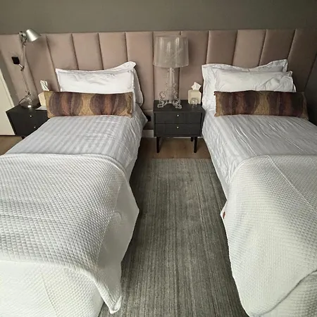 Near Amsterdam And Airport, 90m2, Privacy! Apartamento *