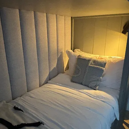 Near Amsterdam And Airport, 90m2, Privacy! * Hoofddorp